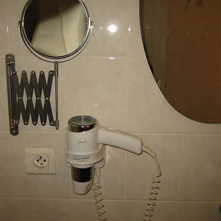 Alojamento de Acomodação e Pequeno-almoço D'hotes Domaine Le Castagne 3*