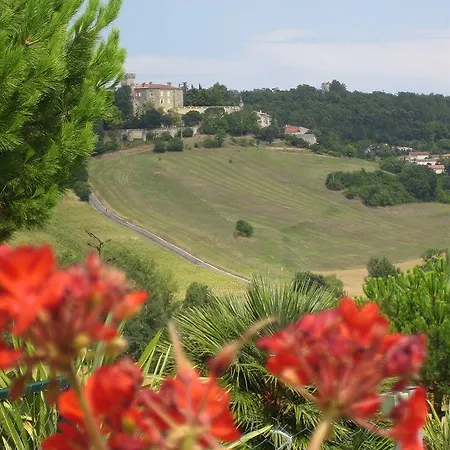 Alojamento de Acomodação e Pequeno-almoço D'hotes Domaine Le Castagne Auch
