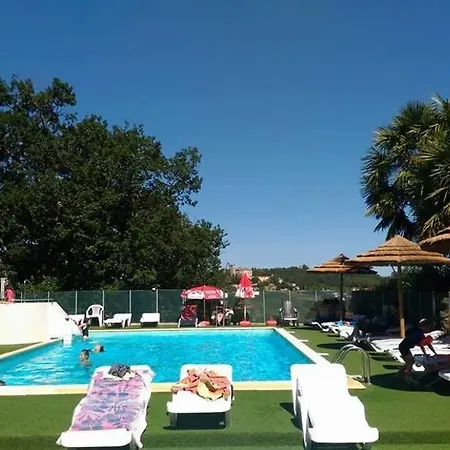 Alojamento de Acomodação e Pequeno-almoço D'hotes Domaine Le Castagne 3*